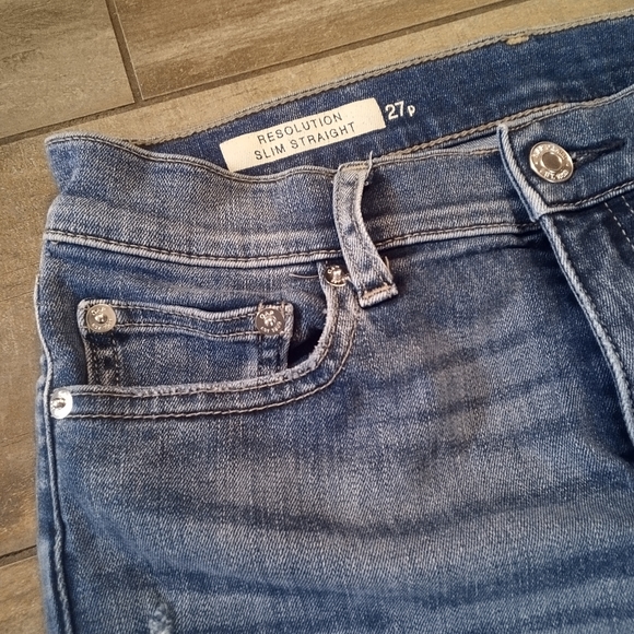 The GAP Slim Straight Petite Jeans - Picture 2 of 4